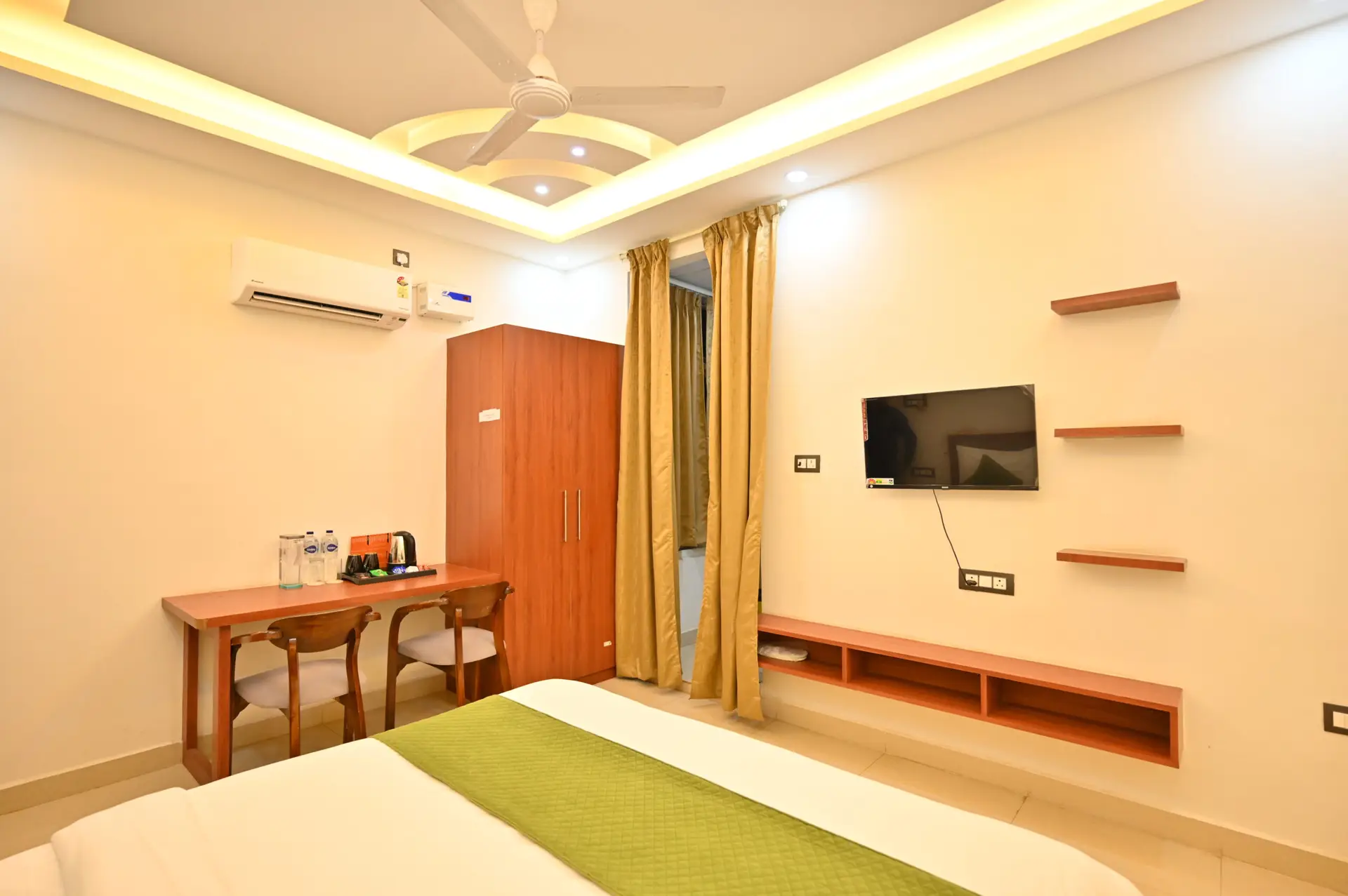hotel in ayodhya near railway station