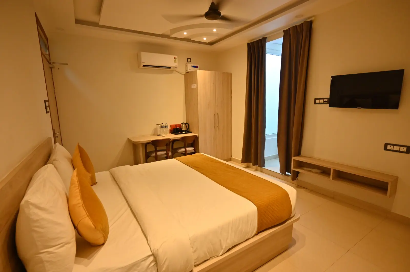 hotel in ayodhya raghav inn