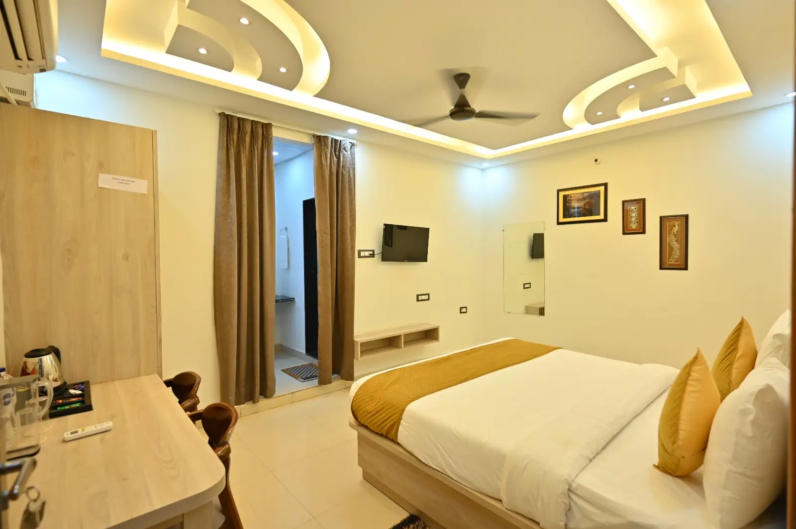 hotel in ayodhya raghav inn